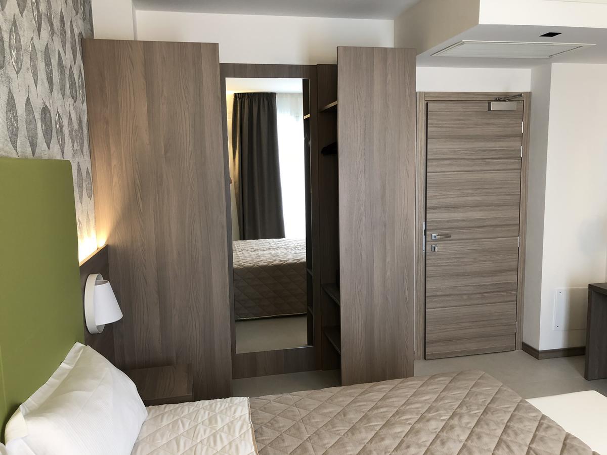 Hotel Iris Jesolo Экстерьер фото