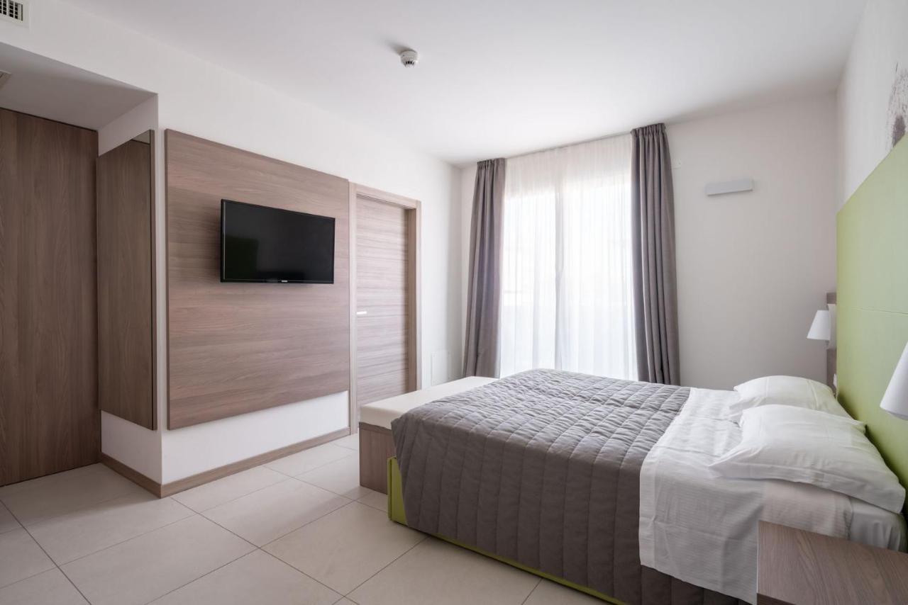 Hotel Iris Jesolo Экстерьер фото