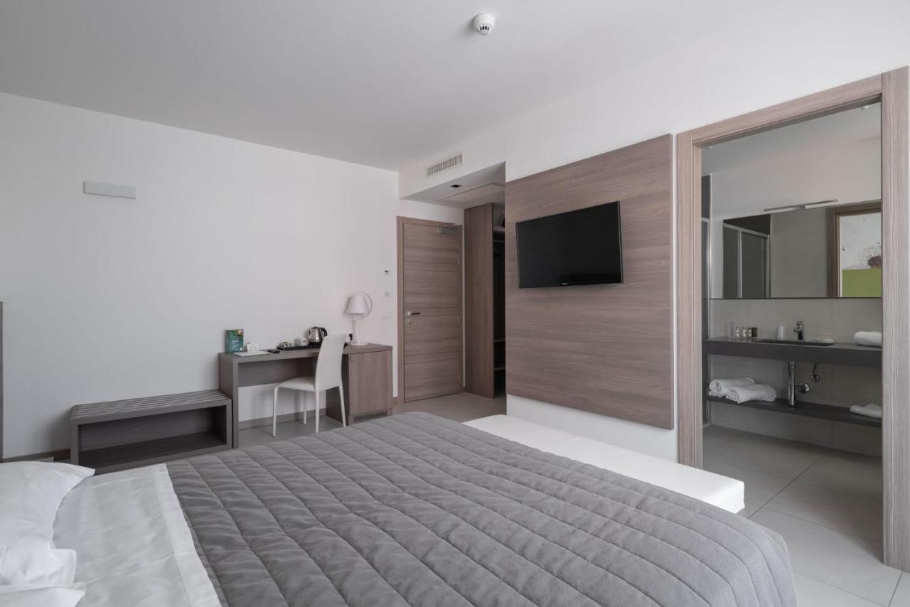 Hotel Iris Jesolo Экстерьер фото