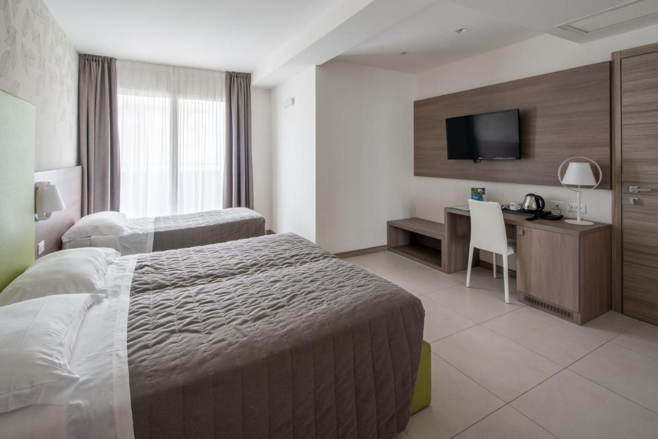 Hotel Iris Jesolo Экстерьер фото